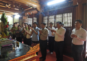 Đảng uỷ BQL VQG Phong Nha – Kẻ Bàng dâng hương tại Đền tưởng niệm các Anh hùng liệt sỹ đường 20 Quyết thắng và hang cô y tá Nguyễn Thị Sặng