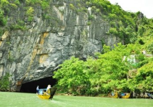 Kẻ Bàng – khối đá vôi lớn nhất bán đảo Đông Dương