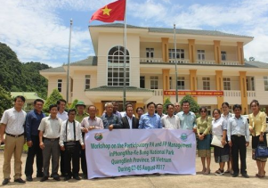 Đoàn cán bộ tỉnh Khăm Muộn làm việc tại Vườn Quốc gia Phong Nha – Kẻ Bàng