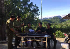 Hạt Kiểm lâm Vườn Quốc gia Phong Nha – Kẻ Bàng tuyên truyền, vận động nhân dân các xã vùng đệm giao nộp vũ khí