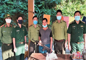 Hạt Kiểm lâm VQG Phong Nha – Kẻ Bàng phối hợp vận động giao nộp vũ khí quân dụng