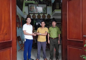 Tiếp nhận động vật hoang dã nguy cấp, quý hiếm từ người dân để chăm sóc, cứu hộ và thả về môi trường tự nhiên