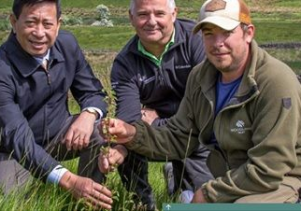 Đoàn Việt Nam thăm rừng DALES rộng lớn