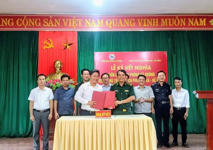 Đồn Biên phòng Cà Roòng và Trung tâm Du lịch Phong Nha - Kẻ Bàng ký kết nghĩa, tăng cường phối hợp bảo vệ biên giới và phát triển du lịch bền vững