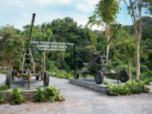 Đường Trường Sơn huyền thoại – Hang Chỉ Huy