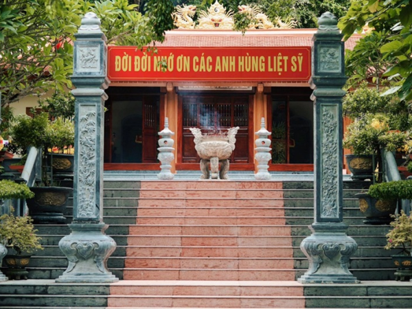 Đền tưởng niệm các anh hùng liệt sỹ Đường 20 – Quyết Thắng